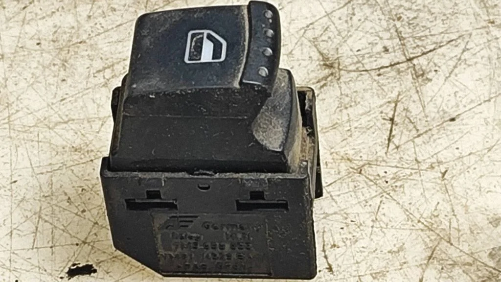 Front door window switch trim – Ford Galaxy (2000-2006)