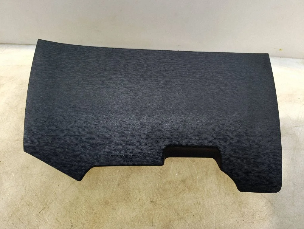 Knee airbag – Toyota Avensis T270 (2009-2012)