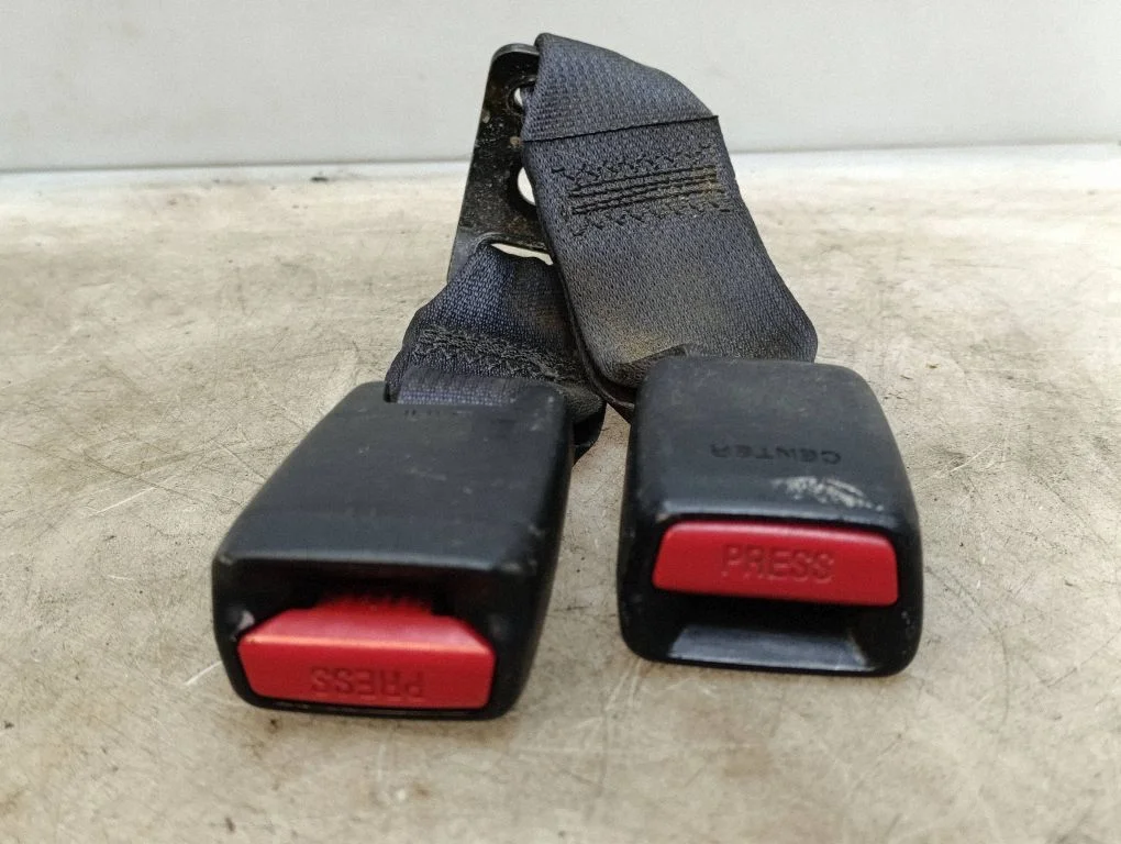 Rear seatbelt buckle – Lexus IS 220D-250-350 (2006-2013)