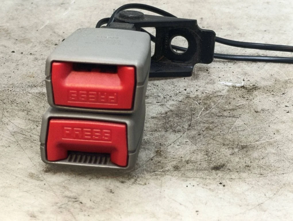 Middle seatbelt buckle (rear) 96561757ZW