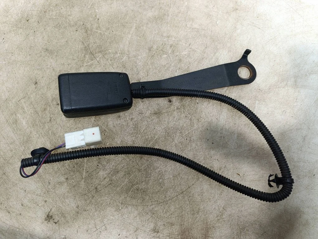 Eesmise turvavöö pannal – Honda Civic (2006-2011)