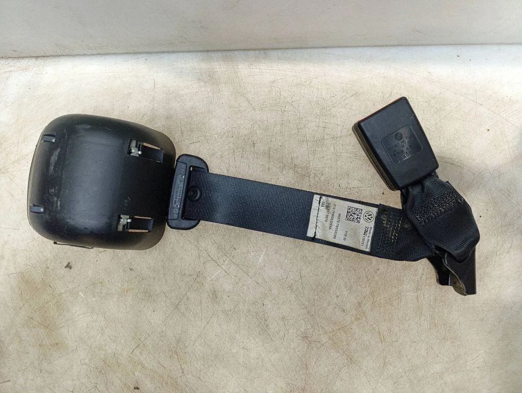 Middle seatbelt (rear) – Volkswagen Jetta VI (2011-2018)