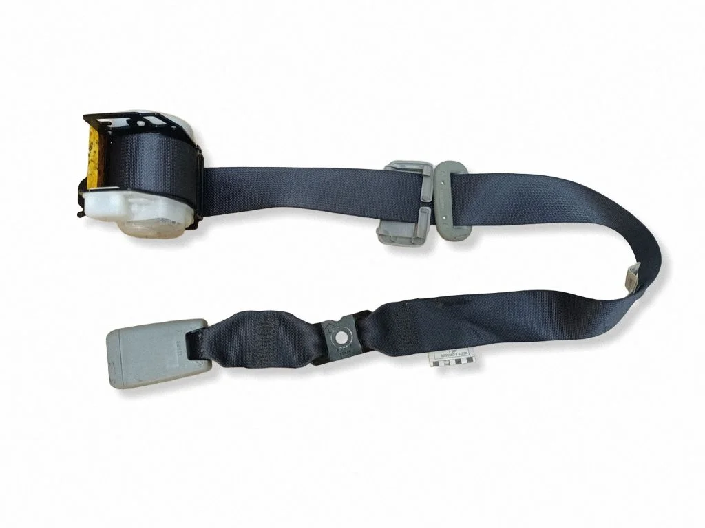 Middle seatbelt (rear) – Lexus IS 220D-250-350 (2006-2013)