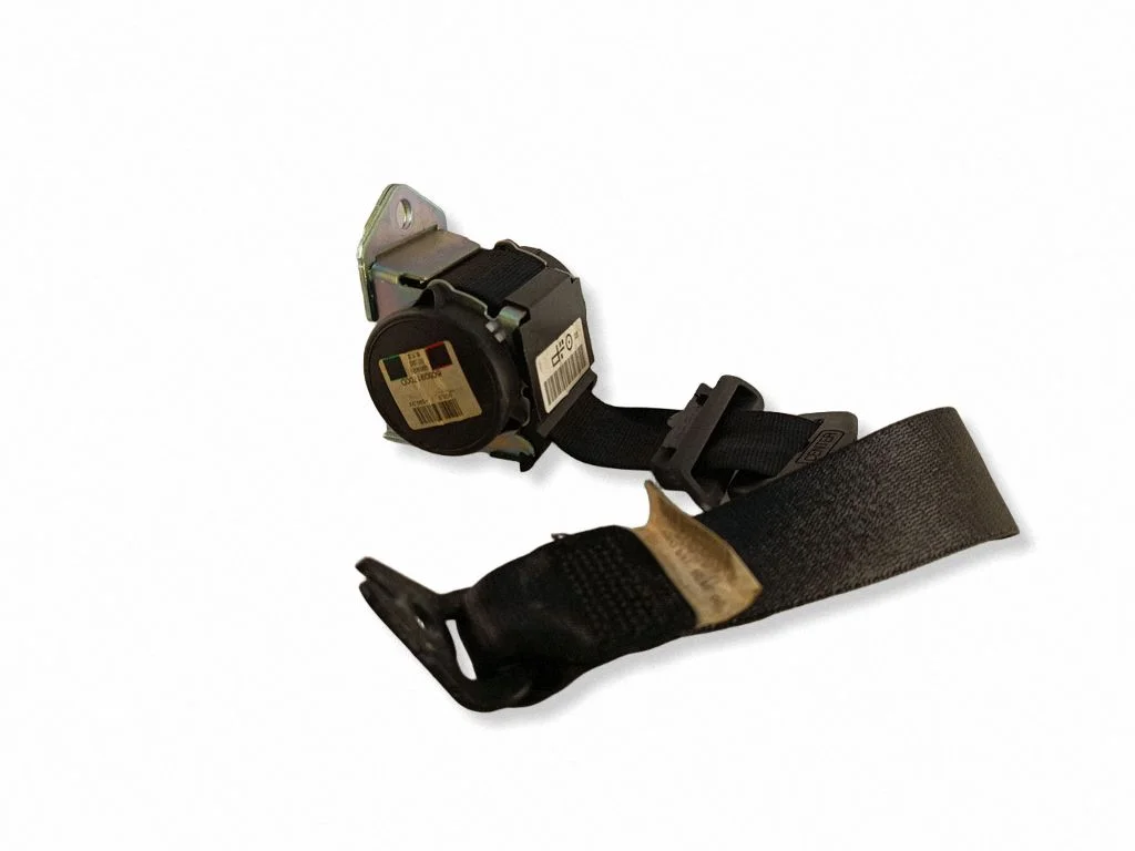 Middle seatbelt (rear) – BMW 3 Series E90 E91 (2005-2012)