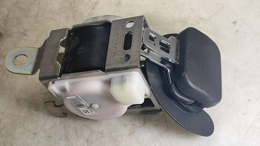 Middle seatbelt (rear) – Citroen C4 I (2004-2010)