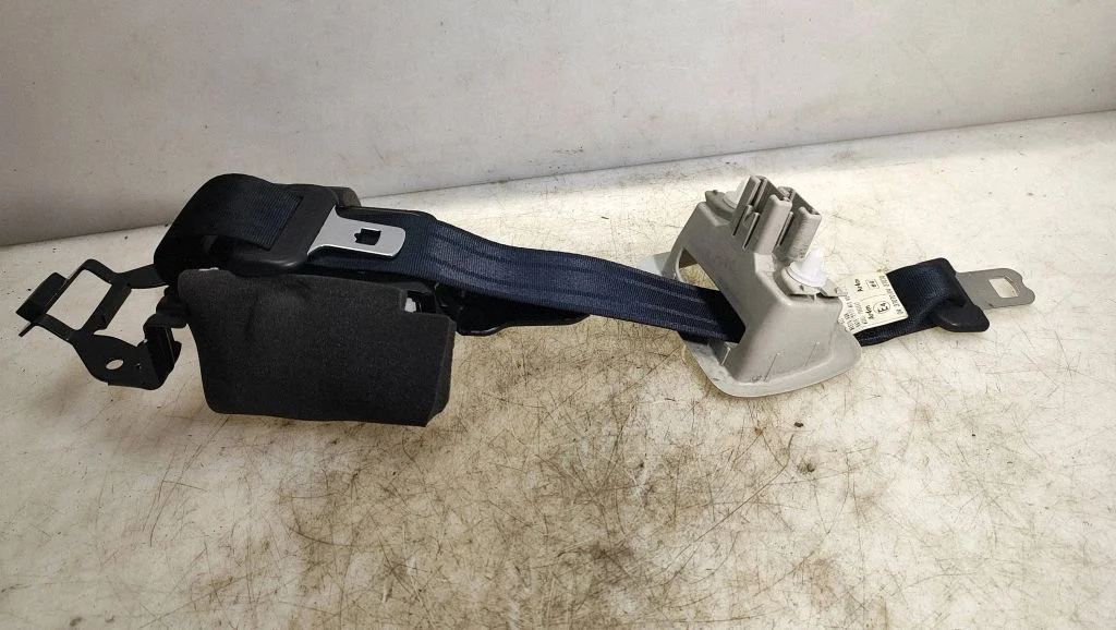 Middle seatbelt (rear) – Mazda 6 (2008-2013)