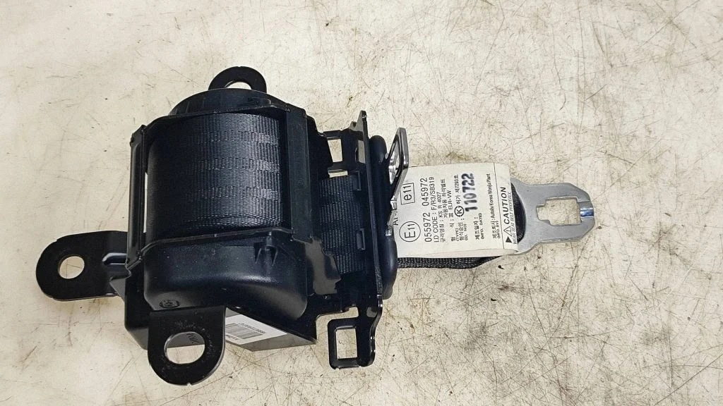 Middle seatbelt (rear)