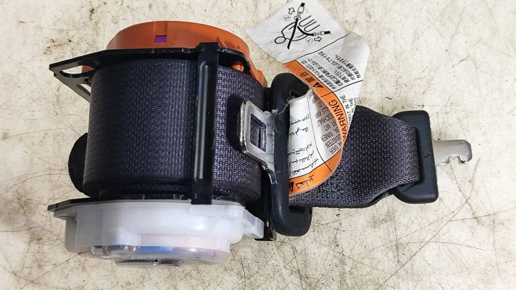 Middle seatbelt (rear)