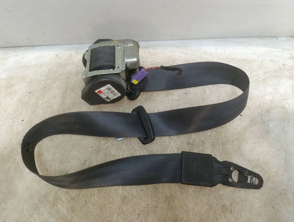 Front seatbelt 560788401