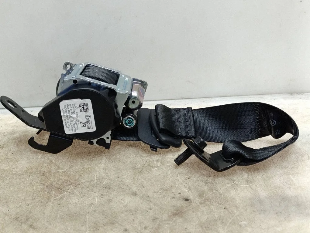 Rear seatbelt LJ8BA611E50AD