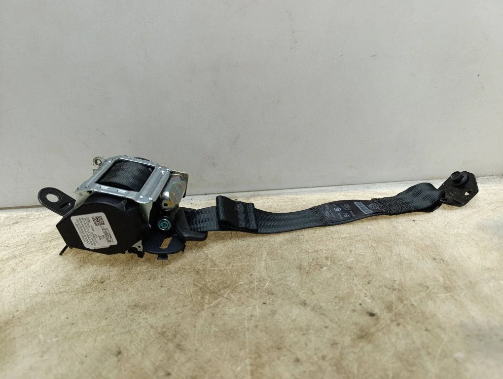 Rear seatbelt LJ8BA611E51