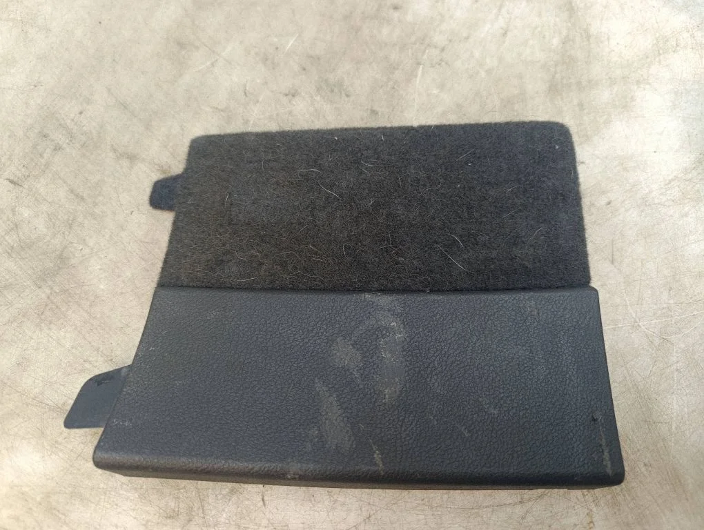 Pagasiruumi viimistluse kate – Volkswagen Touareg I (2002-2010)