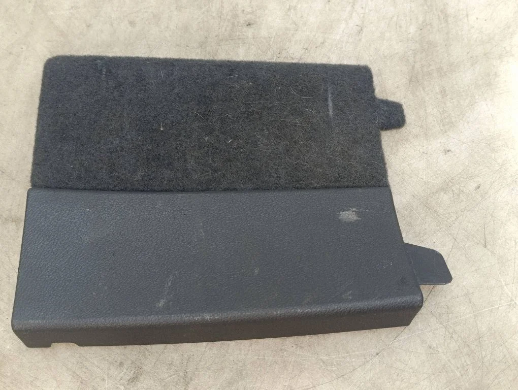 Pagasiruumi viimistluse kate – Volkswagen Touareg I (2002-2010)