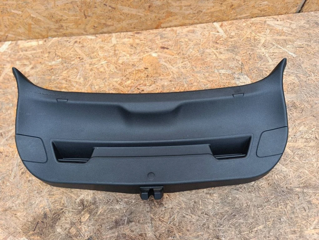 Tagaluugi põhiline viimistluspaneel – Opel Astra J (2010-2015)