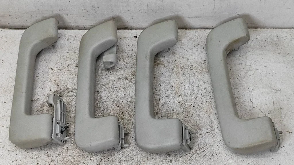 Rear interior roof grab handle 8P0857607M