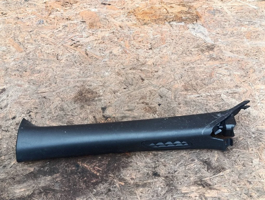 (A) piilari kate LJ8BR03513AMW