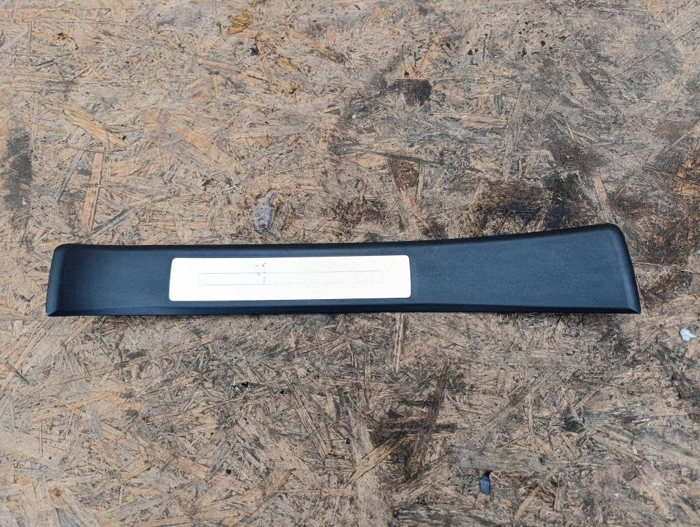 Tagalävise kate (sisemine) 8E0853376C