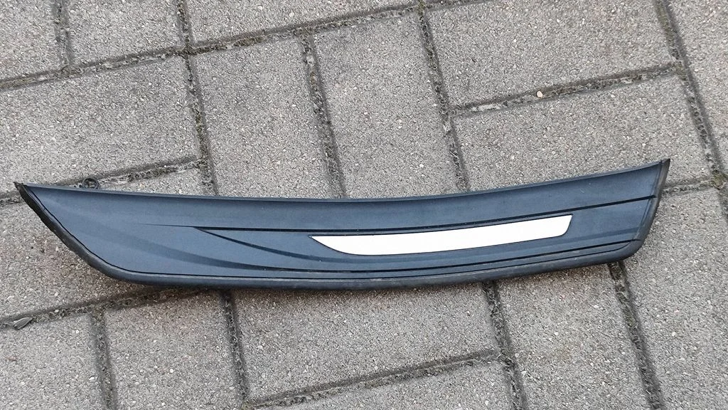Rear sill trim cover 7203610