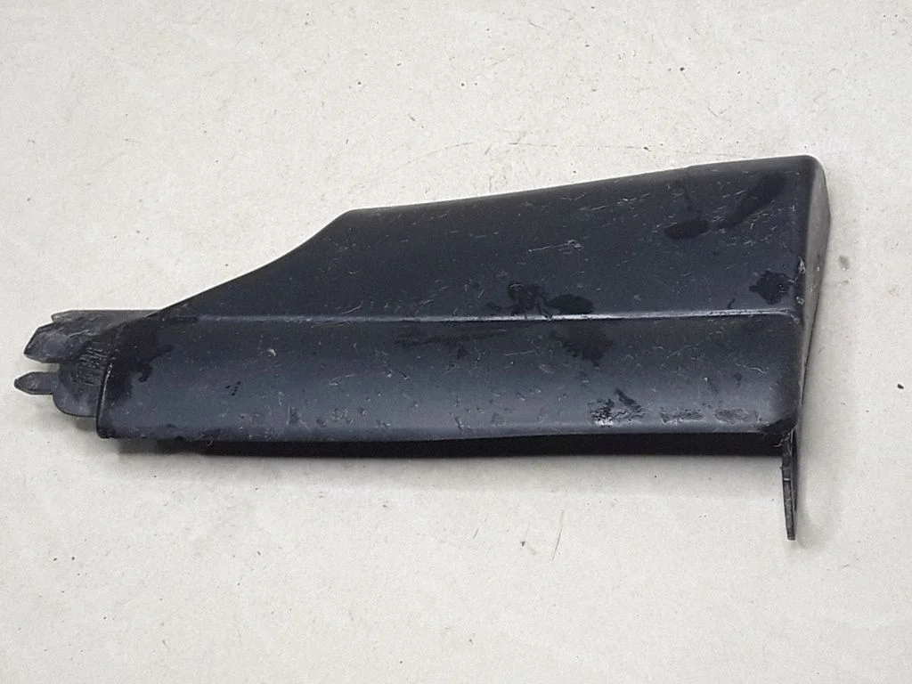Side skirt front trim 8D0853580F