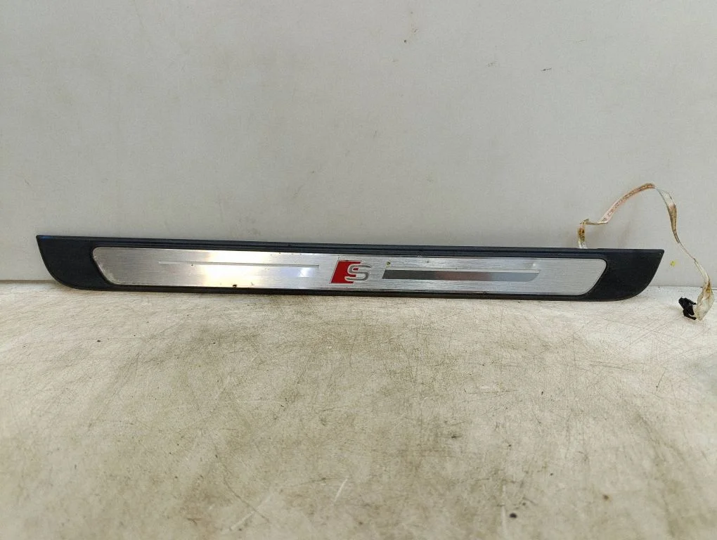 Front sill trim cover 8Y0947417A