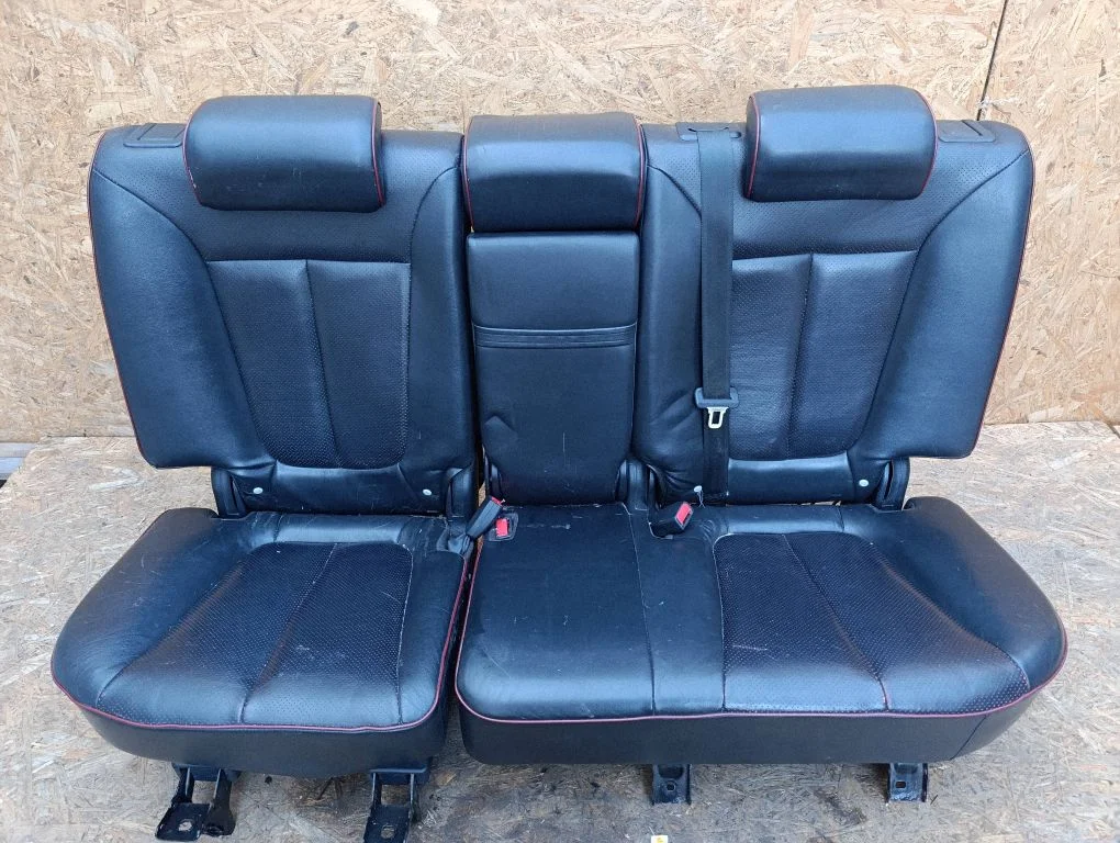 Second row seats – Hyundai Santa Fe (2006-2012)