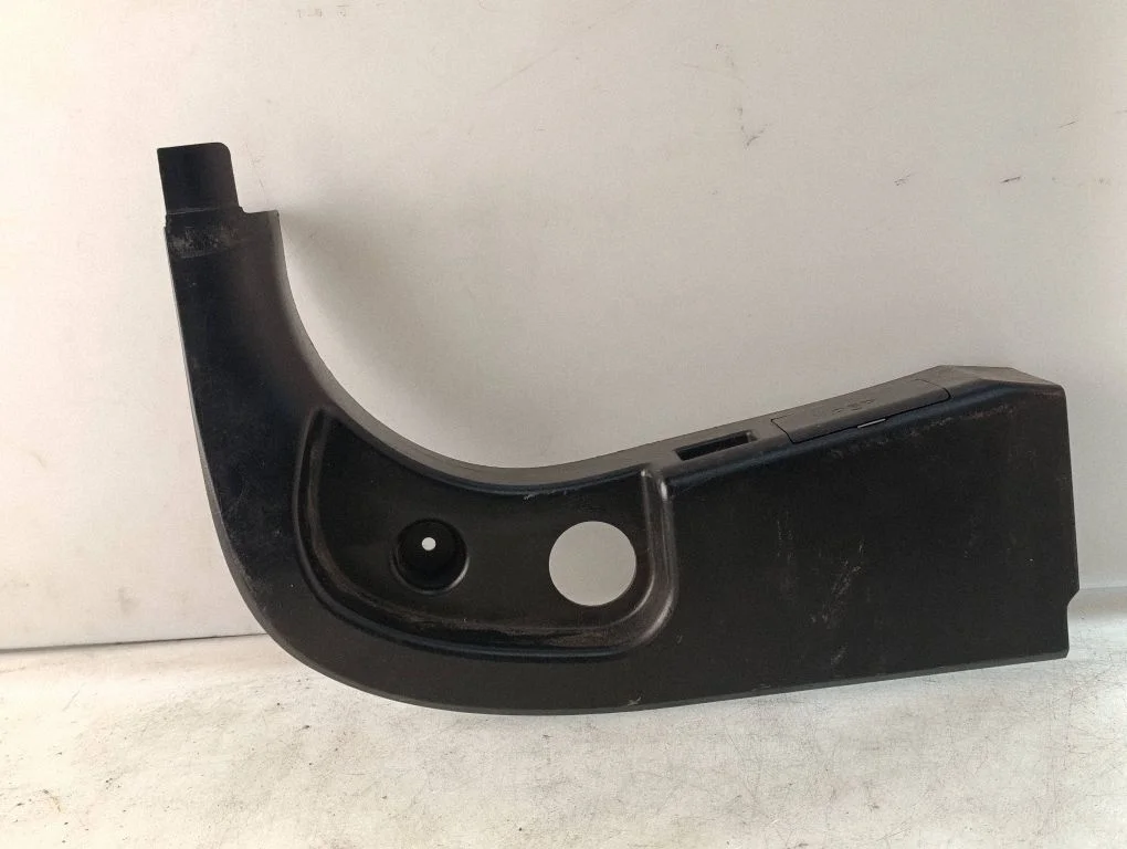 Foot area side trim – BMW 5 Series E60 E61 (2004-2010)