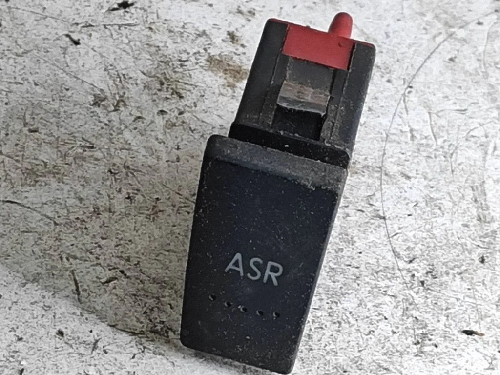 Veojõukontrolli (ASR) lüliti – Volkswagen Passat B5 (1997-2000)