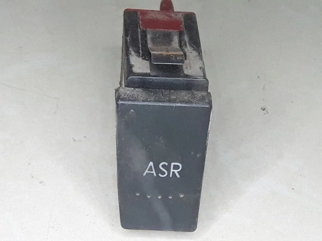 Veojõukontrolli (ASR) lüliti – Volkswagen Passat B5 (1997-2000)
