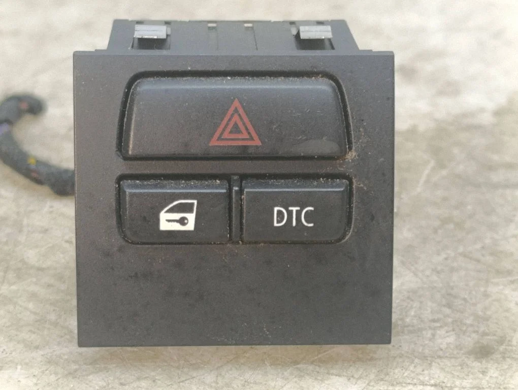 Hazard light switch – BMW 3 Series E90 E91 (2005-2012)