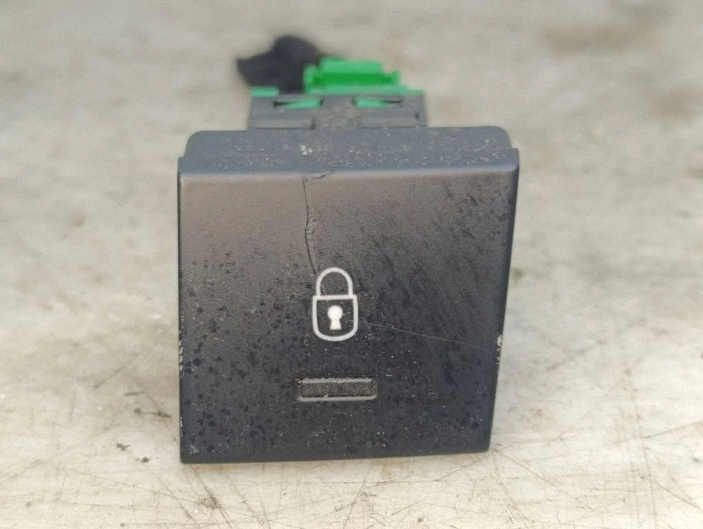 Central locking switch button – Peugeot 508 II (2018-)