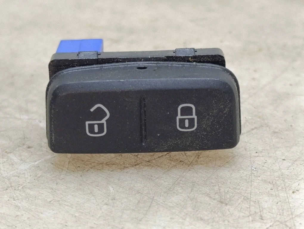 Central locking switch button – Volkswagen e-Up (2016-)