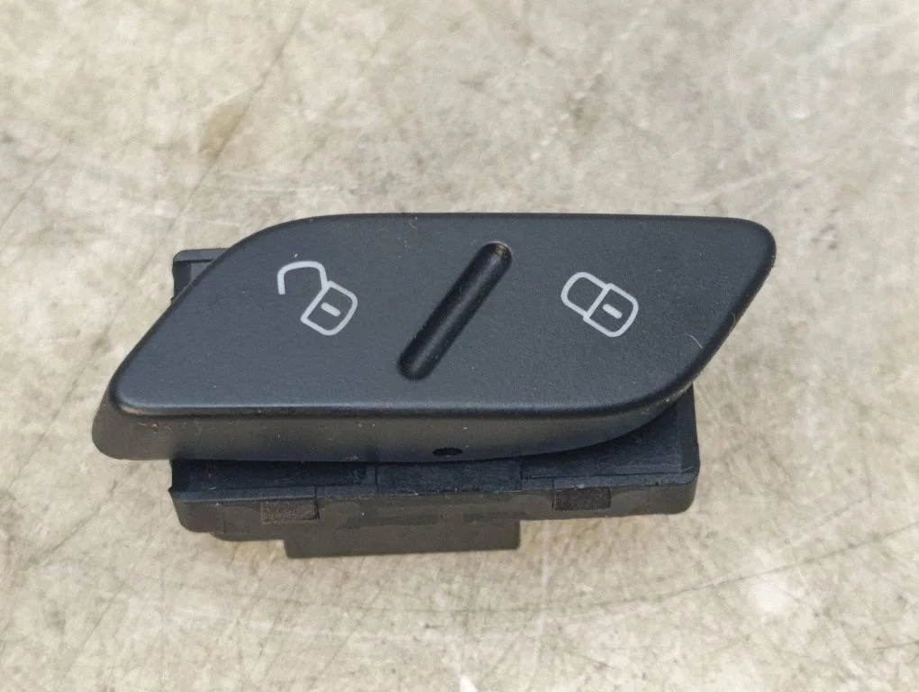 Central locking switch button – Volkswagen Jetta VI (2011-2018)