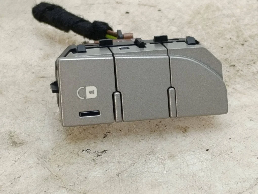 Central locking switch button – Citroen C5 (2008-2016)