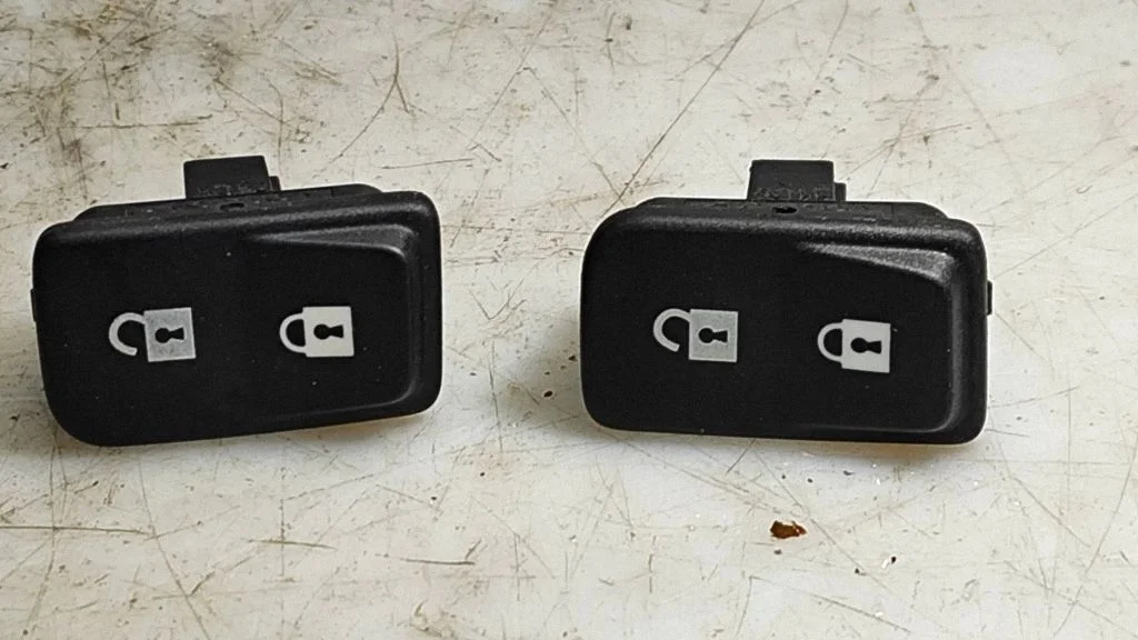 Central locking switch button – Volvo V50 (2004-2007)