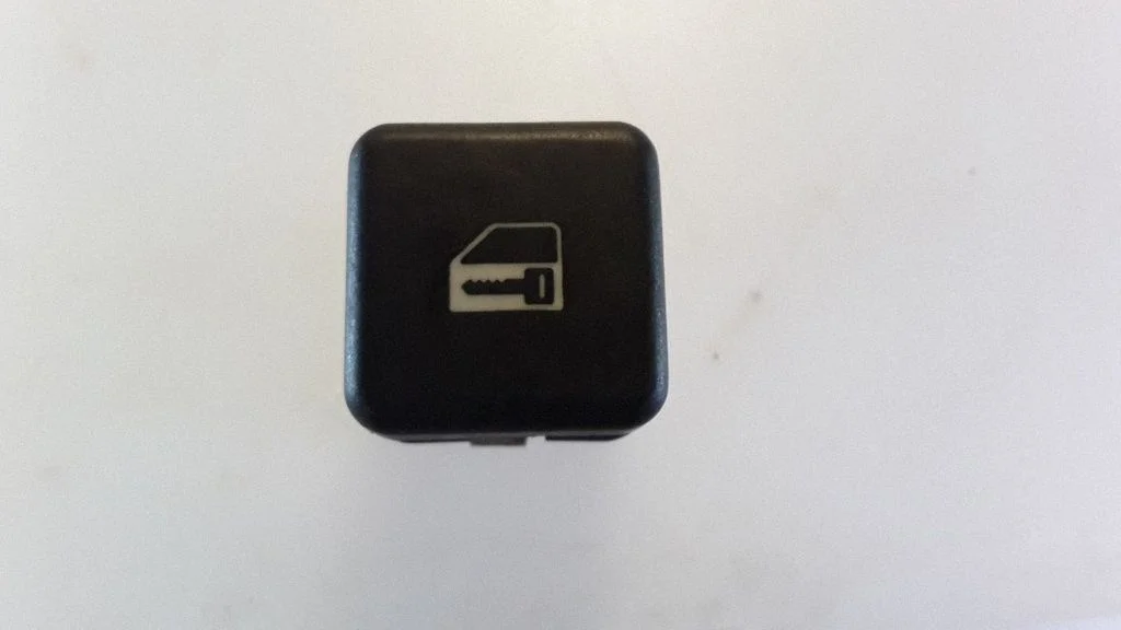 Central locking switch button – BMW 5 Series E39 (1996-2003)