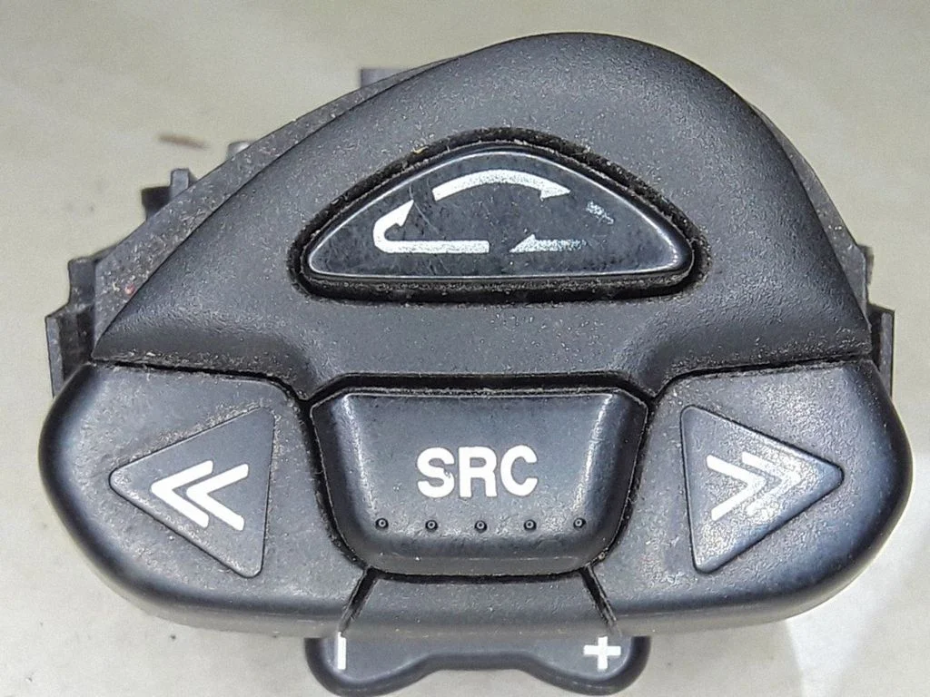Multifunctional control switch/knob – Nissan Almera N16 (2000-2010)