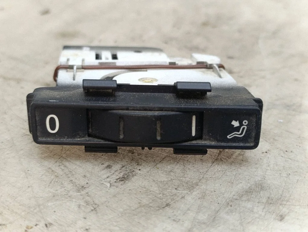 Interior fan control switch – Volkswagen Touareg I (2002-2010)