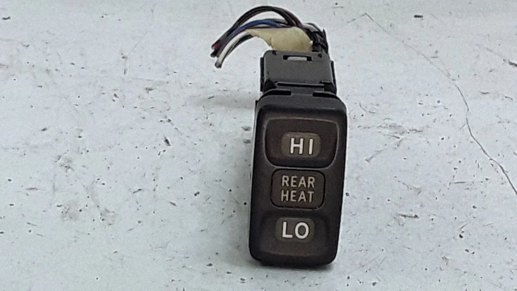 Interior fan control switch – Toyota Avensis T250 (2003-2006)