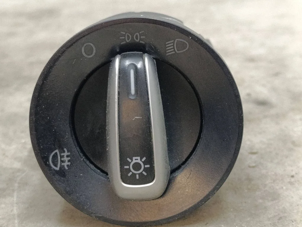 Light switch – Volkswagen Jetta VI (2011-2018)