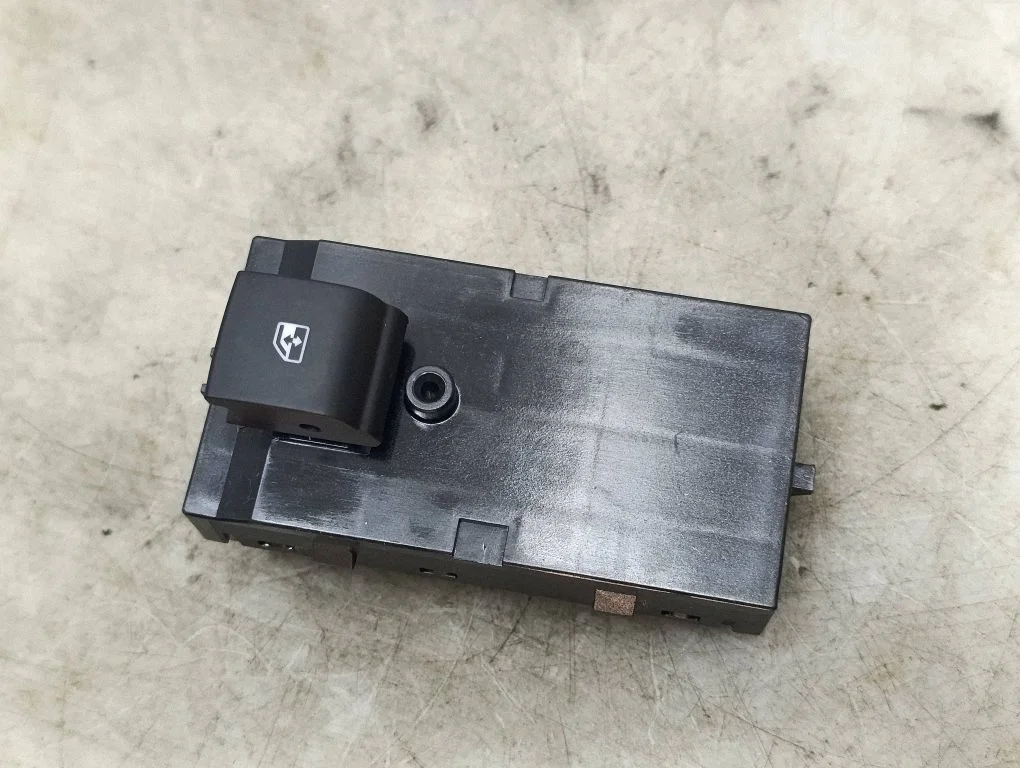 Electric window control switch – Opel Astra K (2015-2021)