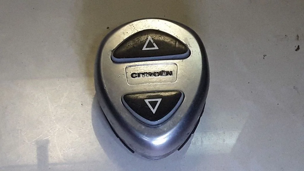 Veermiku kõrguse / jäikuse reguleerimise lüliti – Citroen C5 (2001-2004)