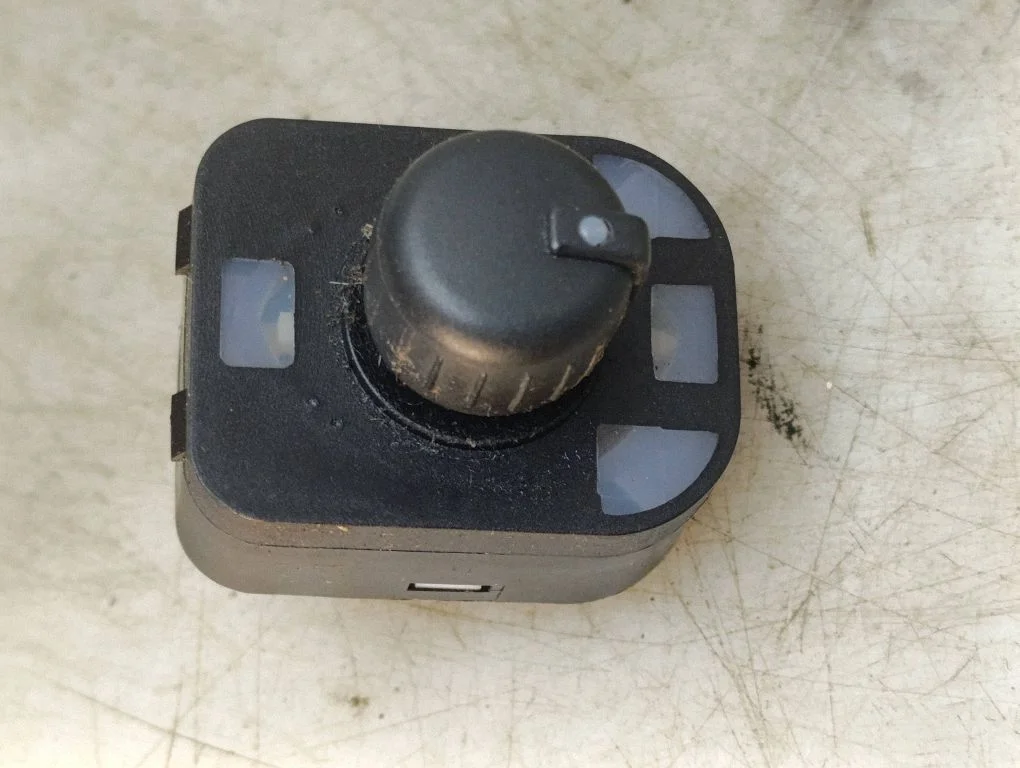 Wing mirror switch 8E0959565A