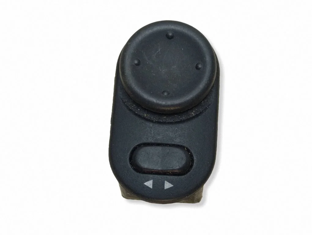 Wing mirror switch