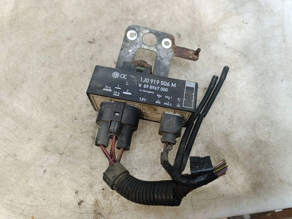 Coolant fan relay – Skoda Roomster (5J) (2006-2015)