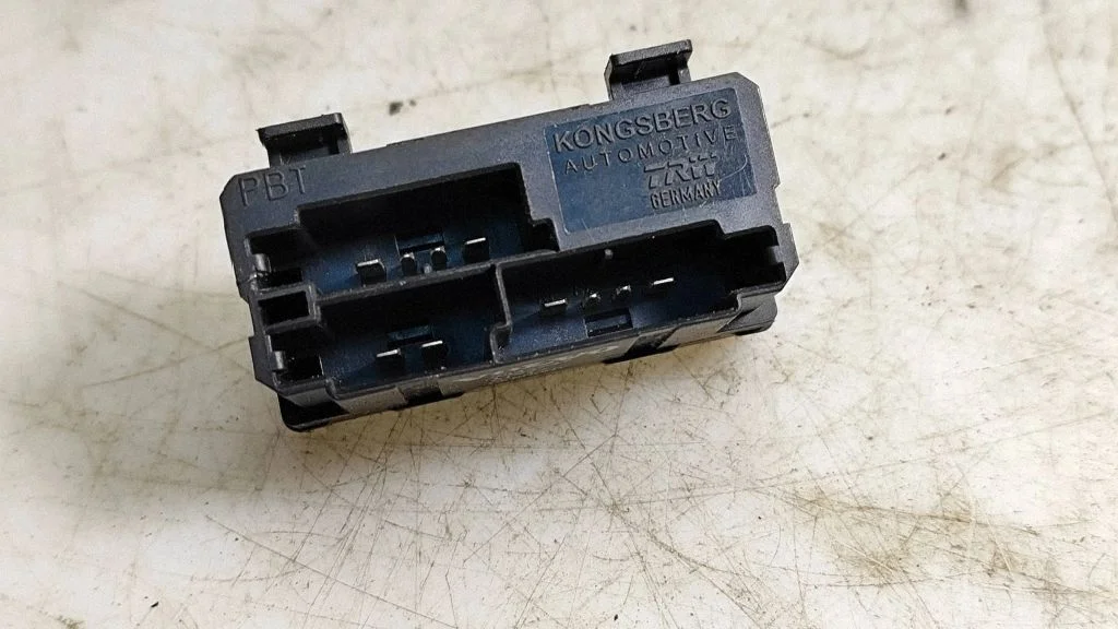 Seat heating relay – Volvo V70 (2000-2004)