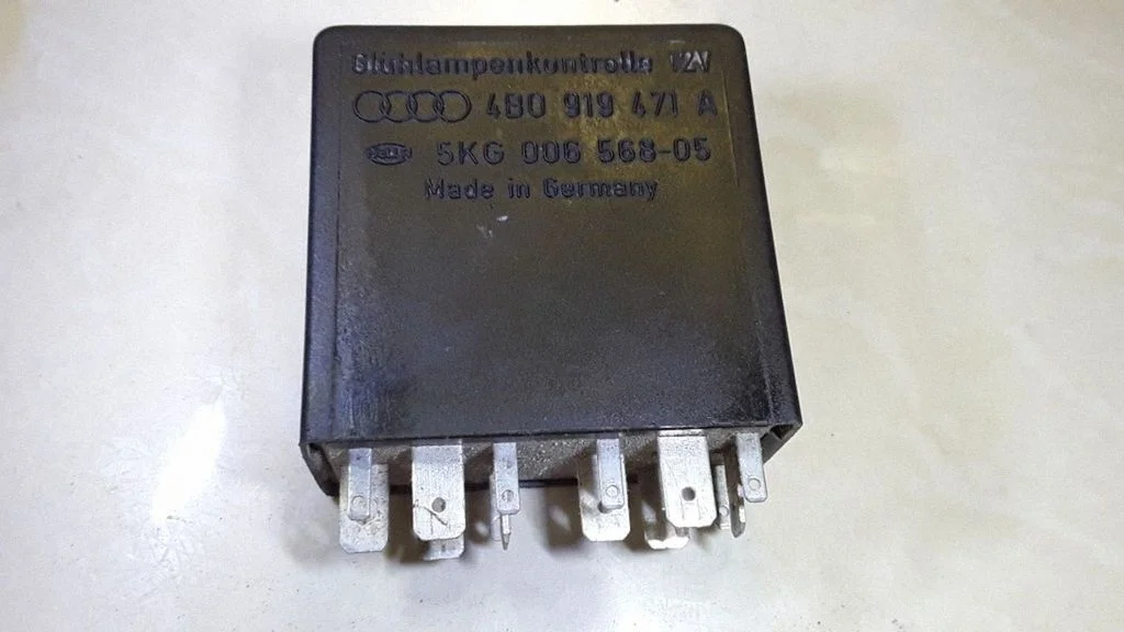Light relay – Audi A6 S6 C4 4A (1994-1997)