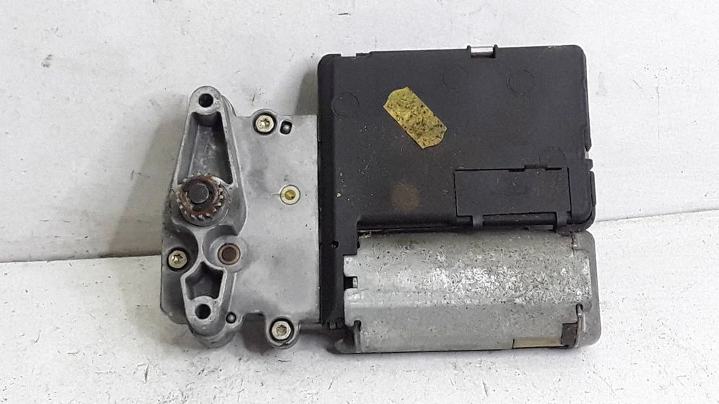 Sunroof motor/actuator – Audi A4 S4 B5 8D (1994-1999)