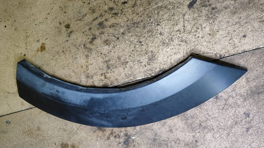 Rear arch trim 9800770
