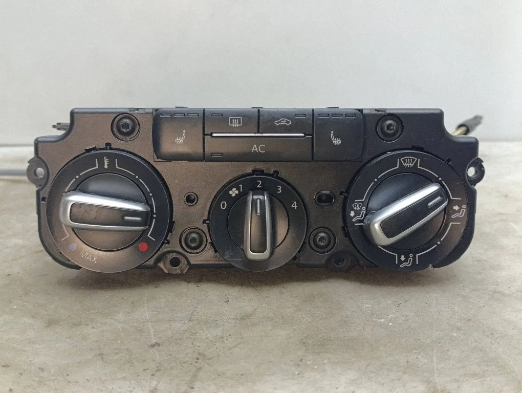 Climate control unit – Volkswagen Jetta VI (2011-2018)