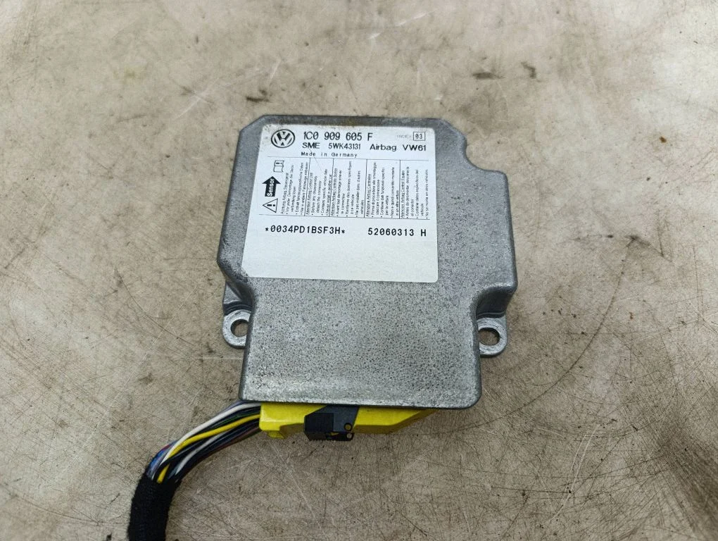 Drošības spilvenu vadības bloks 1C0909605F